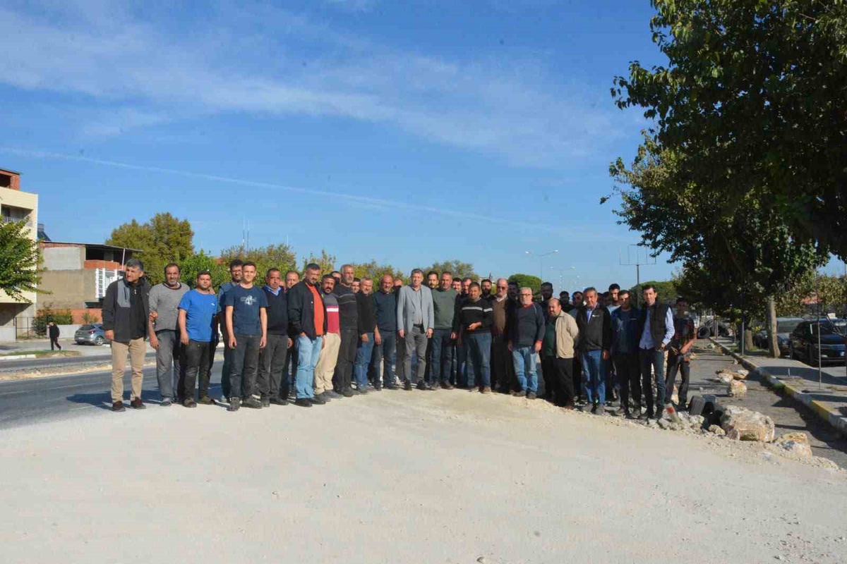 Aydın Germencik'te sanayi esnafı, giriş yolları kapanmadan kavşak istedi
