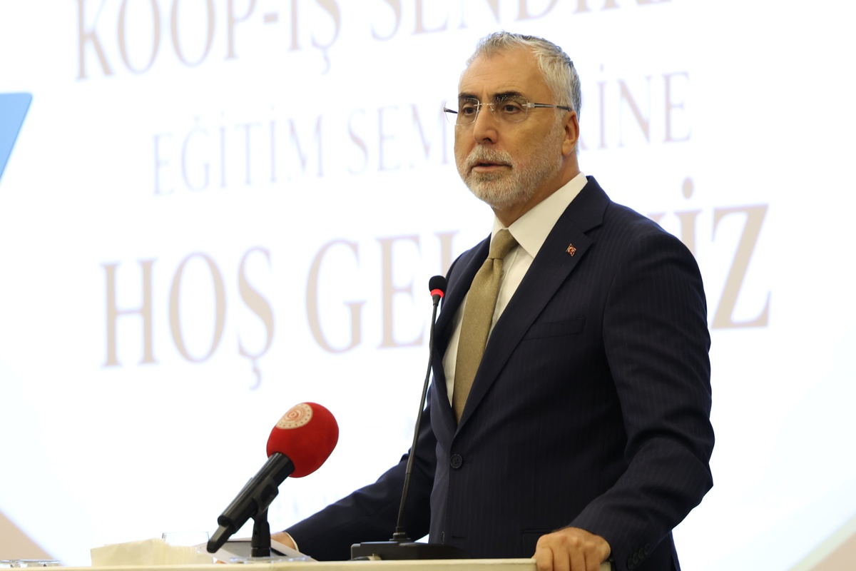 Bakan Işıkhan, 125 bini aşkın üyeli Koop-İş seminerinde işçilerle buluştu