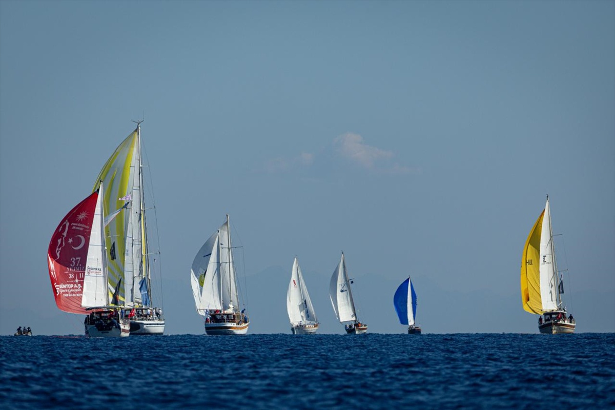 Bodrum Cup'ta Bodrum-Knidos etabı 90 tekne ve yaklaşık 1000 yelkenciyle yarışıldı