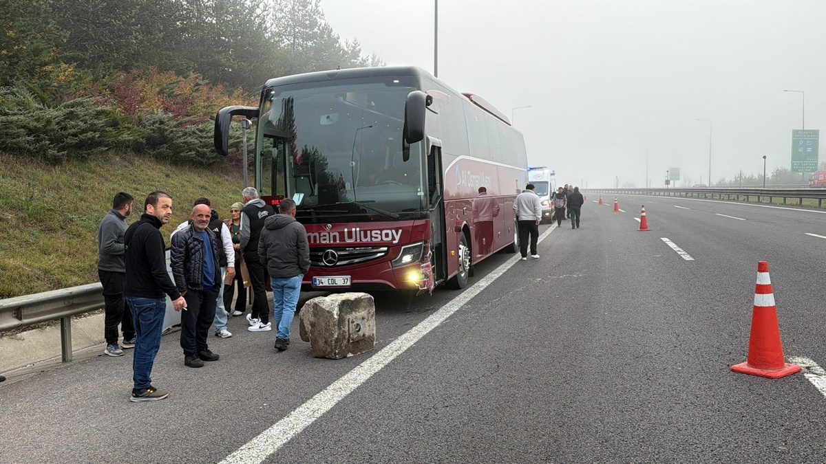 Bolu'da sis nedeniyle Anadolu Otoyolu'nda zincirleme kazada 2 kişi yaralandı
