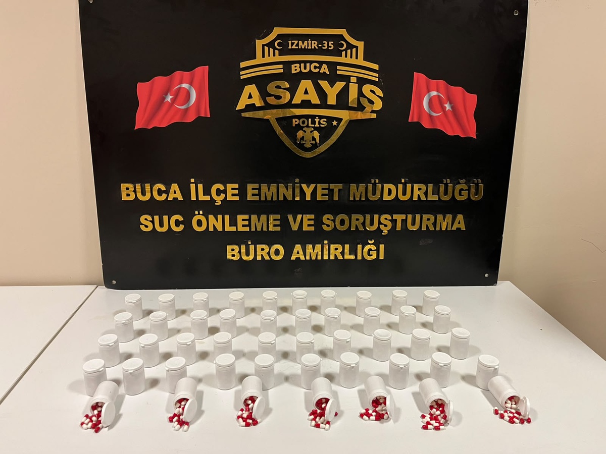 Buca İlçe Emniyet Müdürlüğü'nün uyuşturucu operasyonunda 5 şüpheli gözaltına alındı