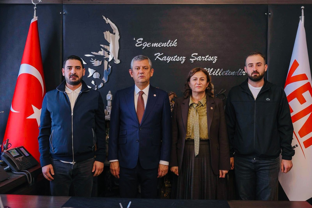 Narin Güran'ın ağabeyi ve amcası Özgür Özel'le görüştü! Davadaki eksiklikleri anlattılar