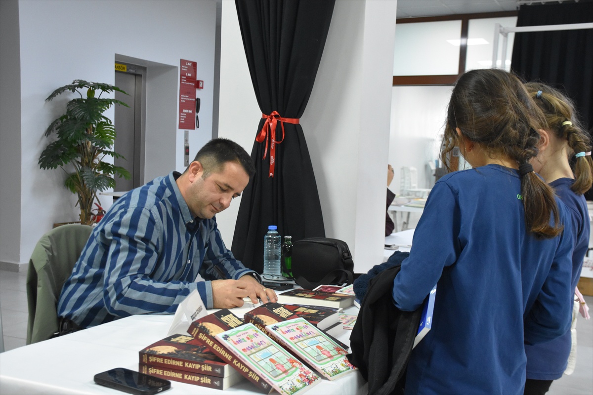 Edirne'de öğretmen Başar Atarbay, kızı için yazdığı masallarla 6 kitap yayımladı