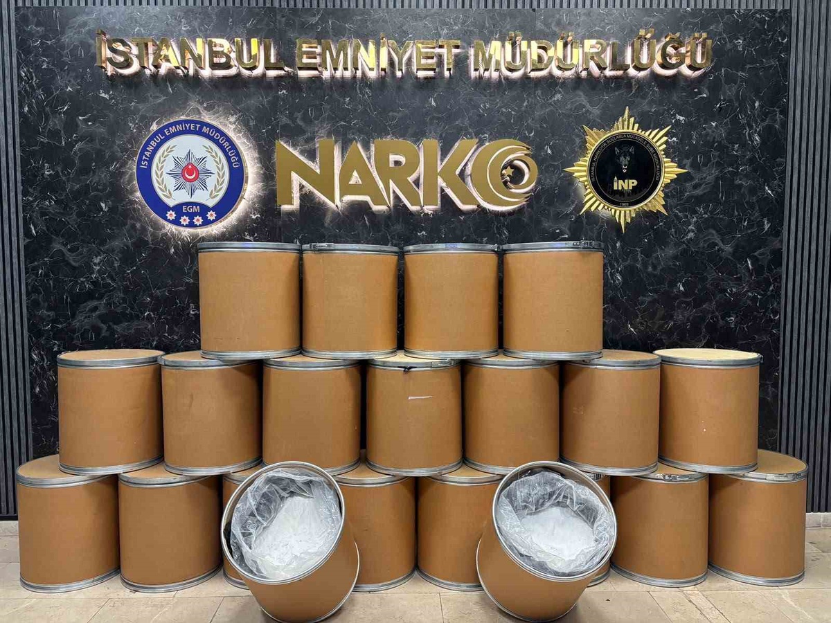 Esenyurt'ta kurye kılığında yapılan uyuşturucu sevkiyatında 98,5 kilo ele geçirildi