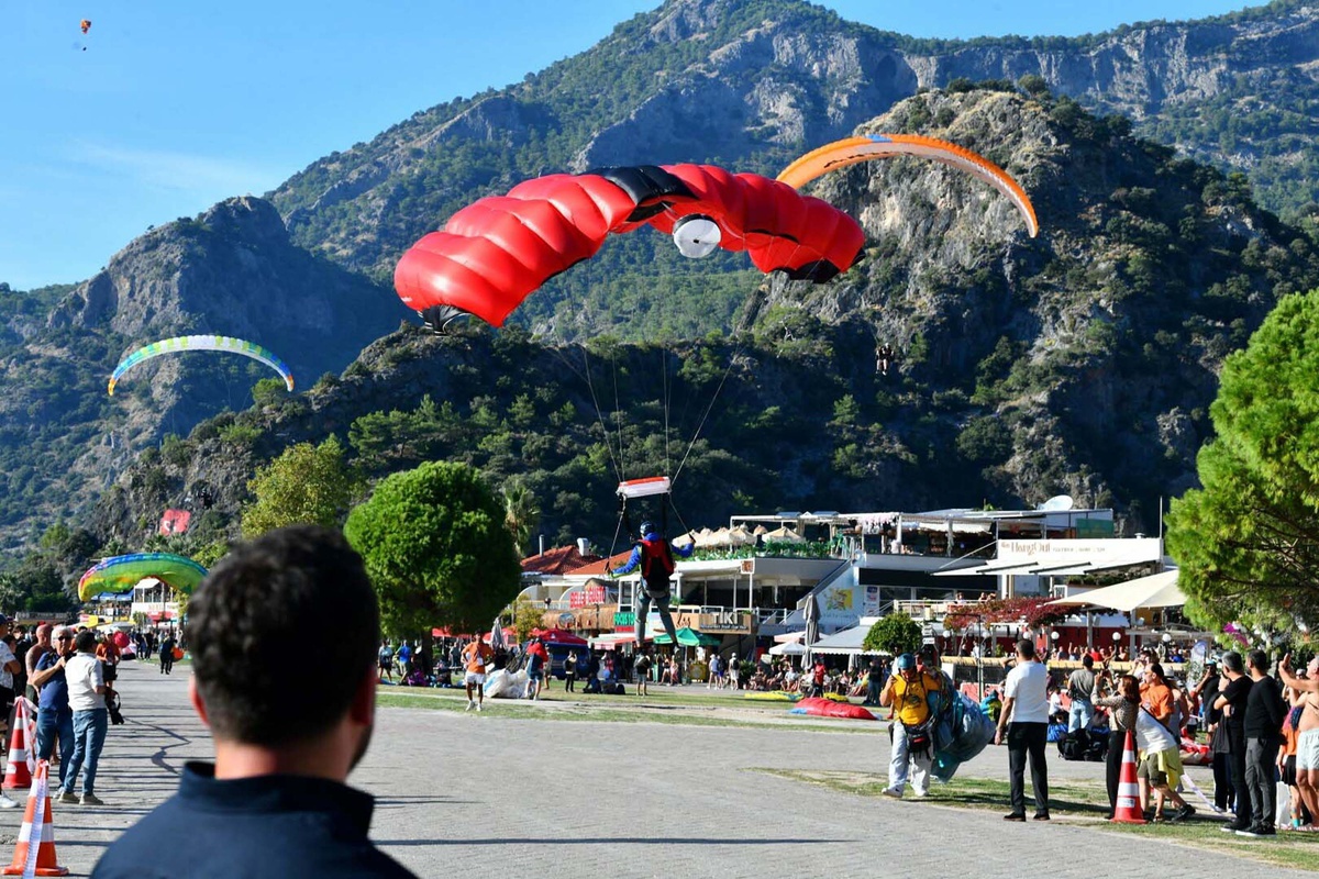 Fethiye'de 26'ncı Ölüdeniz Hava Oyunları Festivali törenle başladı