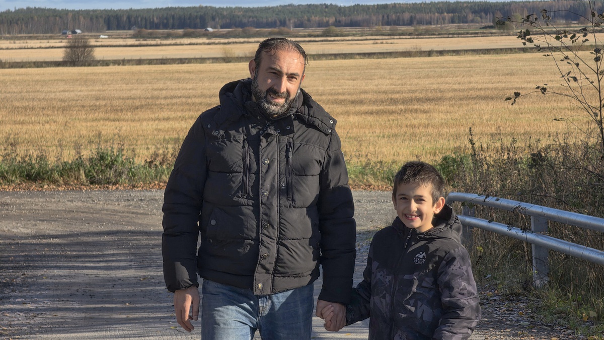 Finlandiya'da Hasan Tekgöz, otizmli oğluna hayatını adayıp pizzacı dükkanını sattı