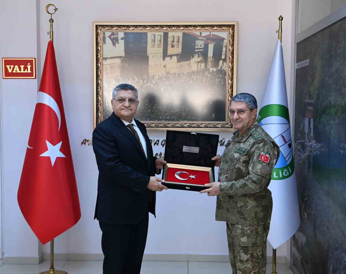 Genelkurmay Başkanı Bayraktaroğlu, sanayi heyetiyle Sinop Valisi'ni ziyaret etti