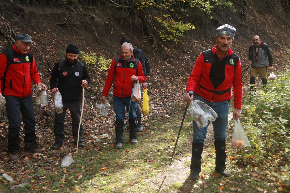 Gümüşhacıköy Doğa Severler Grubu, Kuzalan'da çevre temizliği yaptı
