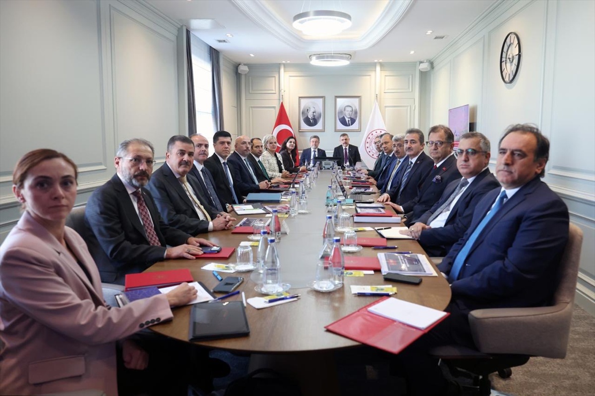 İçişleri ve Tarım Bakanları sahipsiz hayvanlar için toplandı, mama üretimi görüşüldü