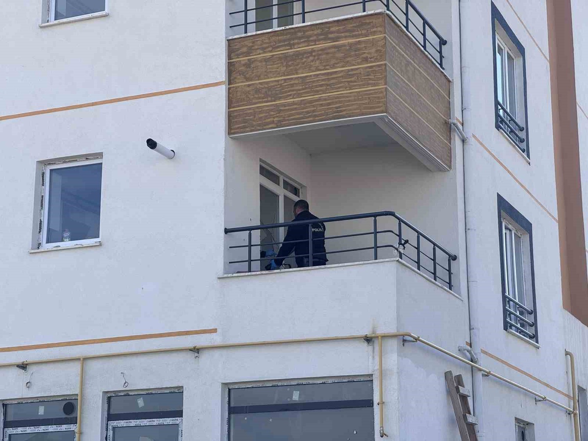 Kayseri'de uzaklaştırma kararı biten şahıs balkondan girip kendine zarar verdi