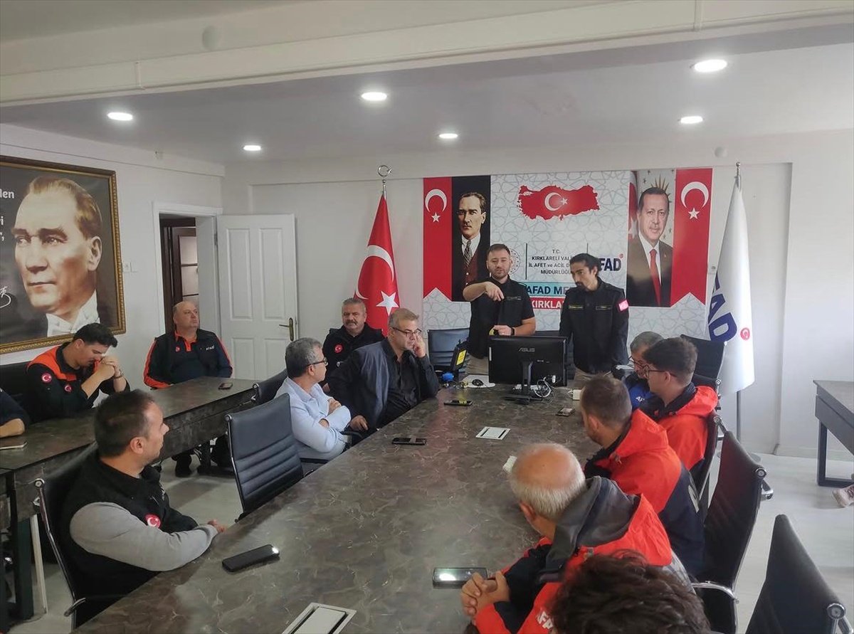 Kırklareli'de bomba uzmanları 22 AFAD personeline sabotaj eğitimi verdi