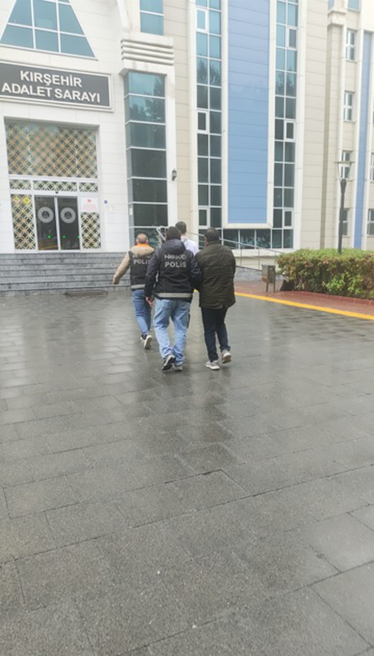 Kırşehir'de 731,42 gram metamfetamin taşıyan 2 şüpheli tutuklandı