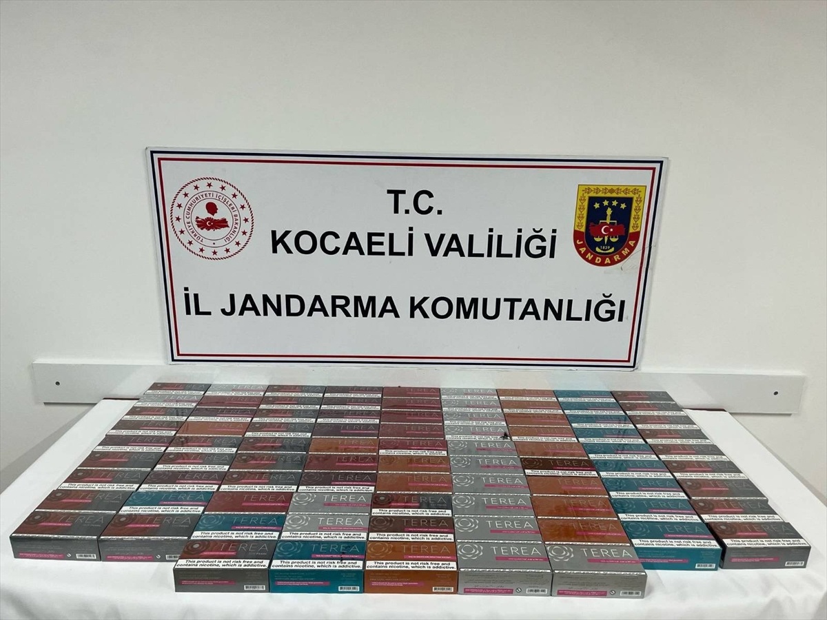 Kocaeli'de kaçakçılıkta 2 zanlı gözaltına alındı, 1200 paket tütün ele geçirildi