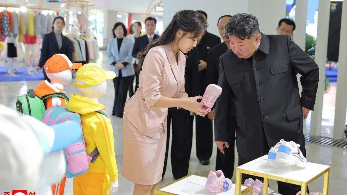Kuzey Kore lideri Kim Jong Un, ölüm iddialarının ardından kızıyla görüntülendi