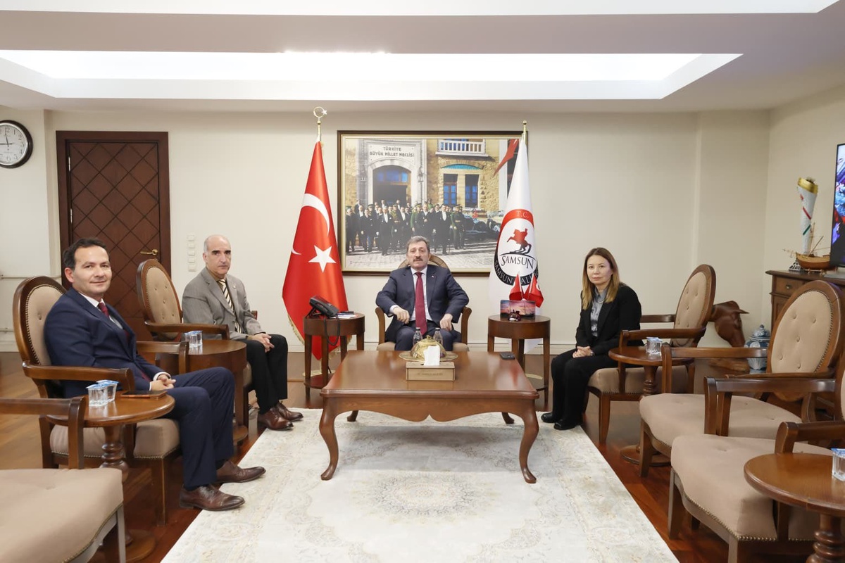 OMÜ yönetimi, Samsun Valisi Tavlı’yı ziyaret edip iş birliği projelerini görüştü