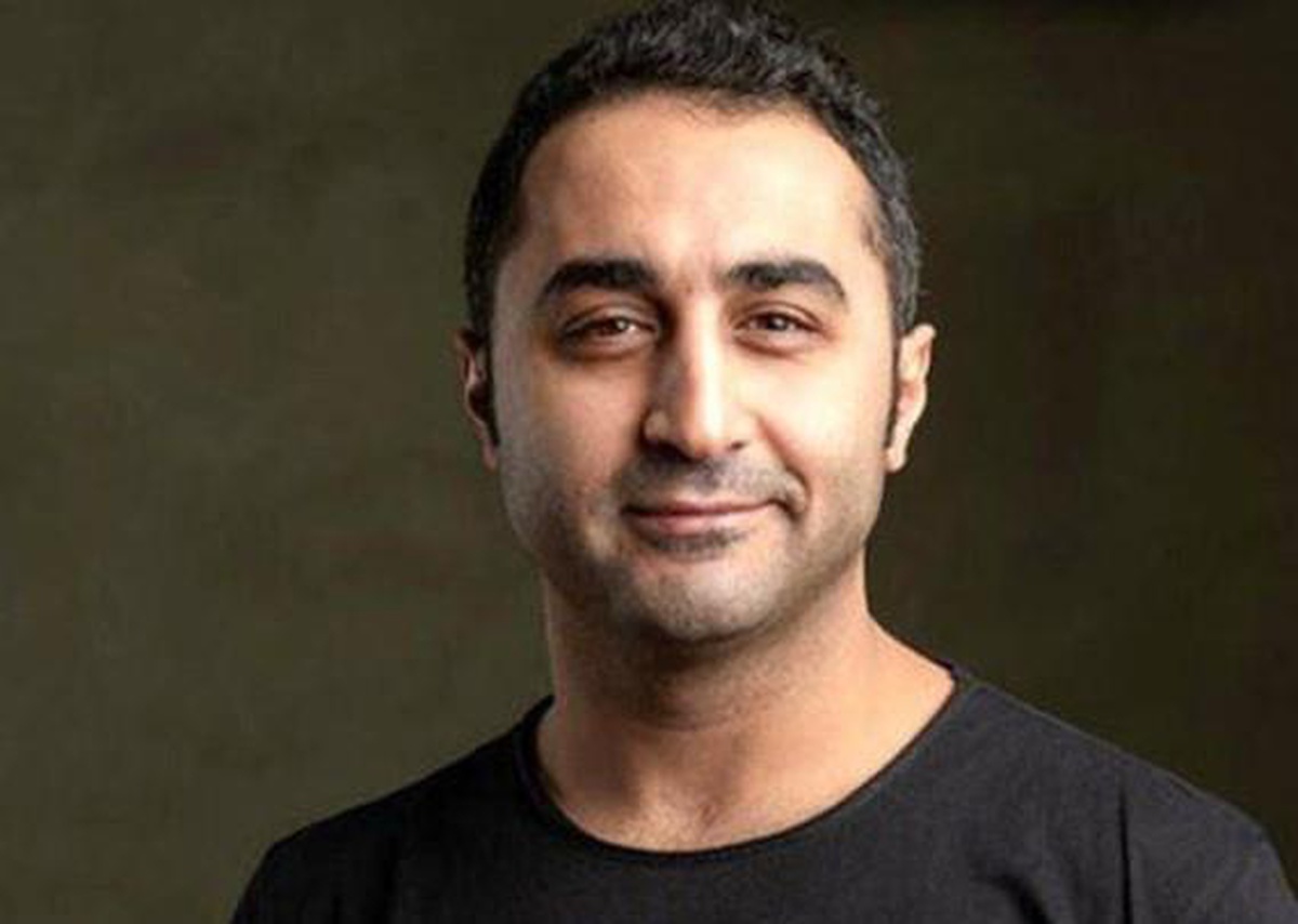 Onur Buldu kimdir? Bir yıl Sarp Apak'ın evinde kalan oyuncu kaç yaşında?