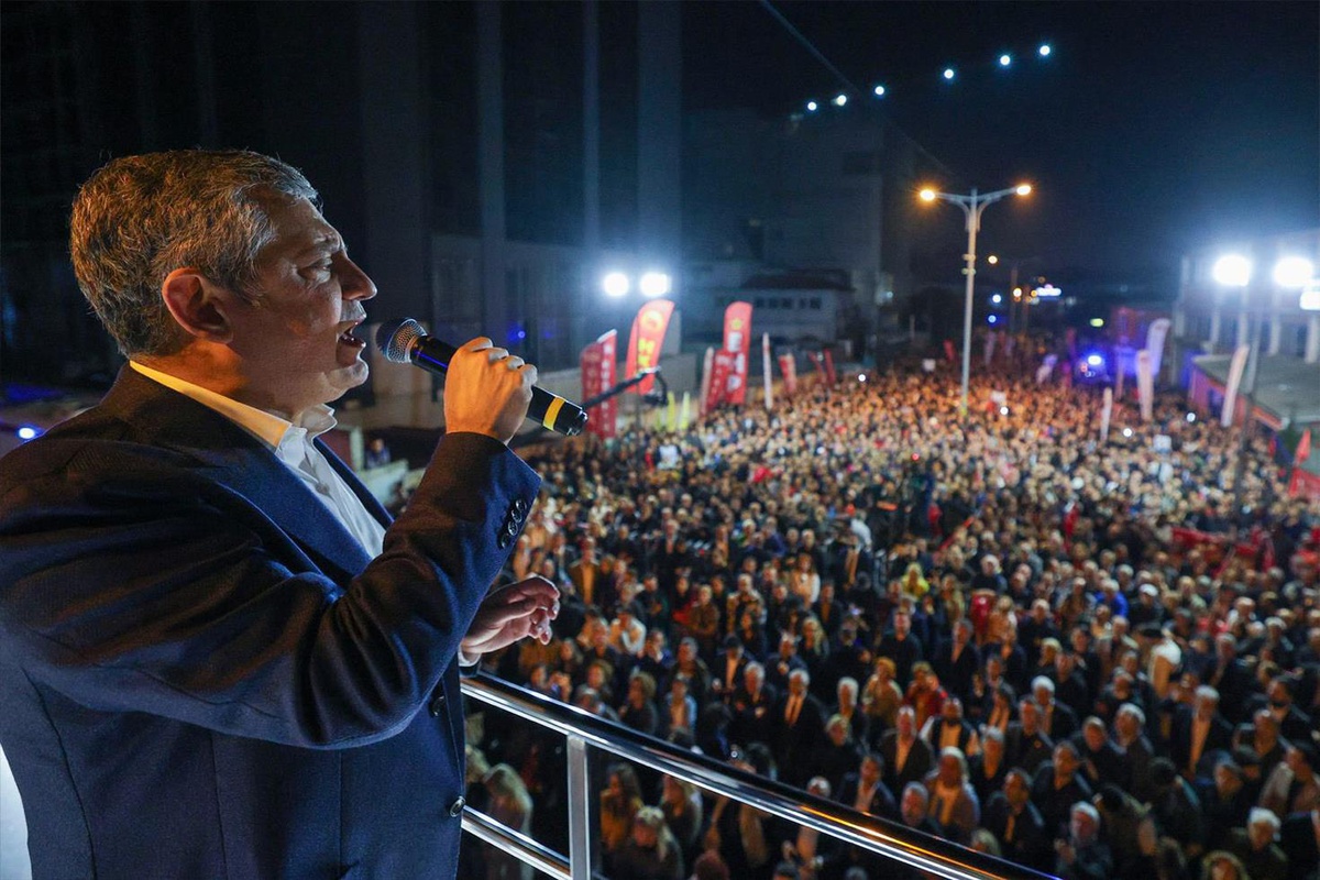 Özgür Özel’den yine sokak çağrısı: Gün evde oturma günü değildir