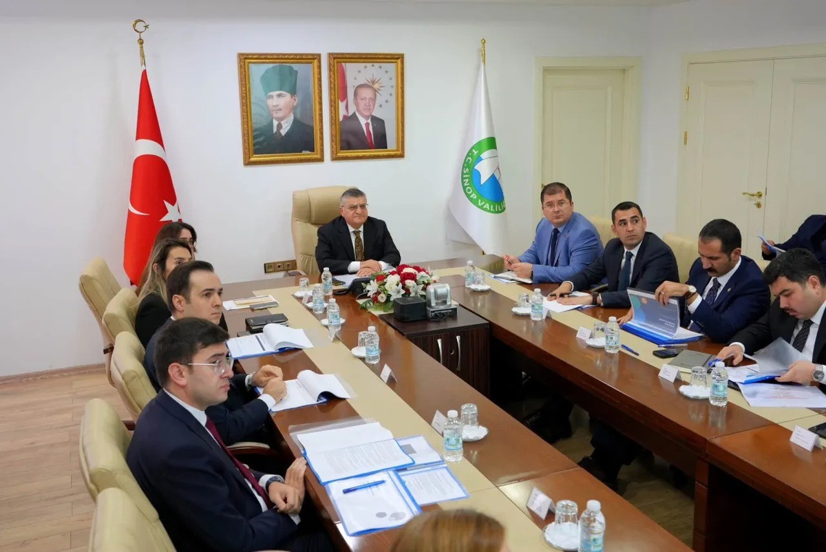 Sinop'ta sosyal yardım vakıflarının performansı Vali Özarslan başkanlığında görüşüldü