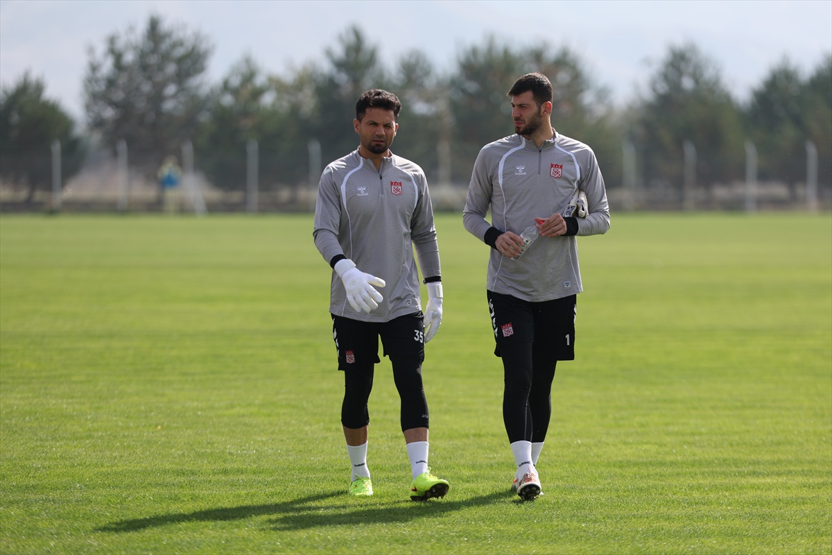 Taşdemir, Sivasspor'un Ümraniyespor maçı hazırlığında sakatlıklara dikkat çekti