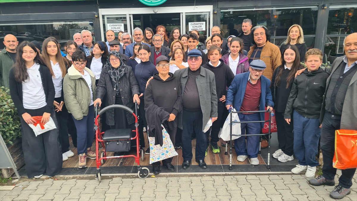 Tekirdağ'da huzurevi sakinleri ile öğrenciler bir araya geldi