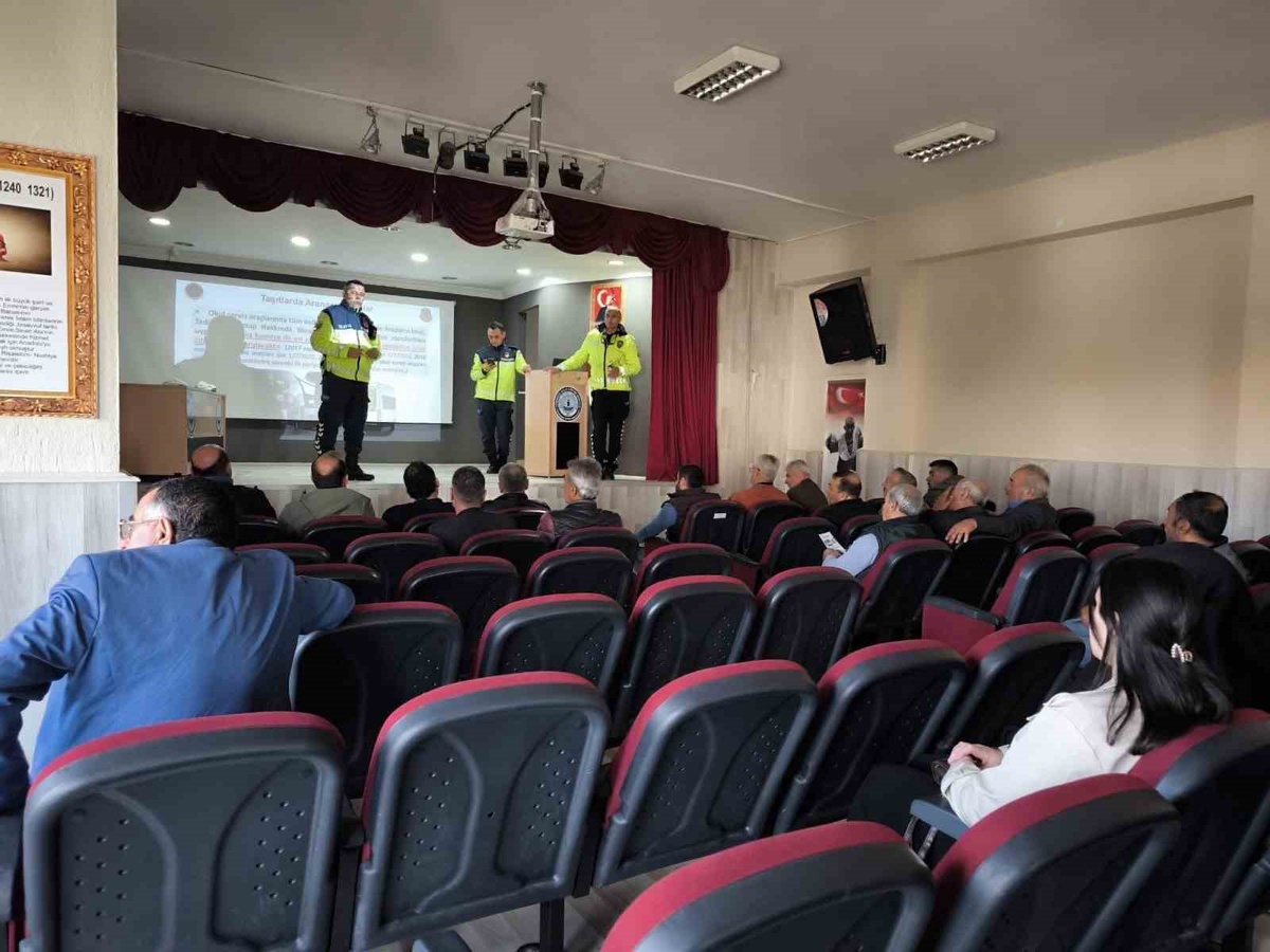 Tomarza'da taşımalı eğitim servis şoförlerine Emniyet ve Jandarma'dan eğitim verildi