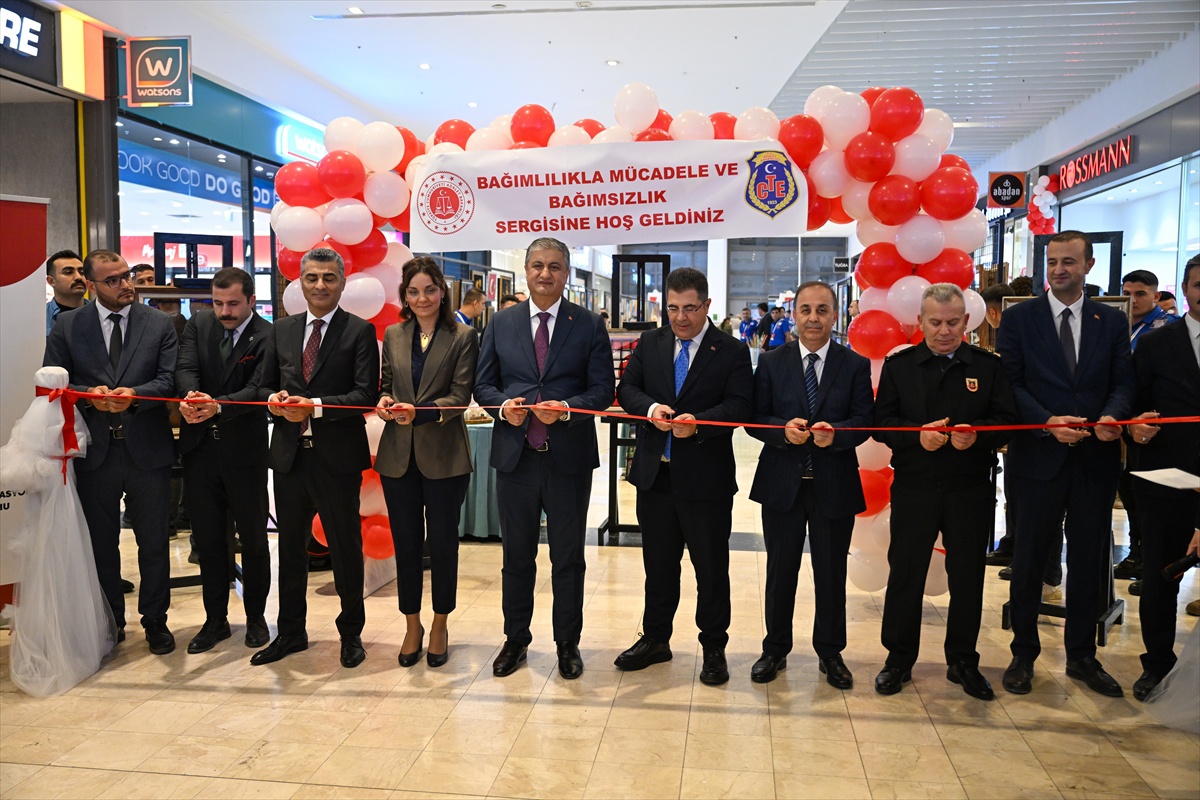 Adana'da hükümlü ve tutukluların el işi ürünlerinden oluşan sergi açıldı
