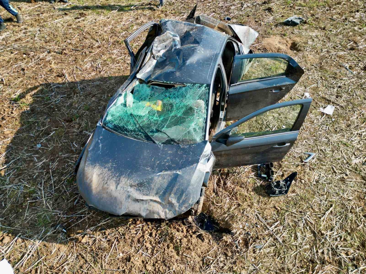 Afyonkarahisar Bolvadin'de otomobil takla attı, sürücü kazayı yaralı atlattı