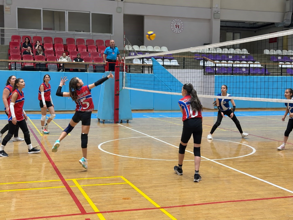 Afyonkarahisar'da okul sporlarında hentbol, futsal, dart ve voleybol başladı