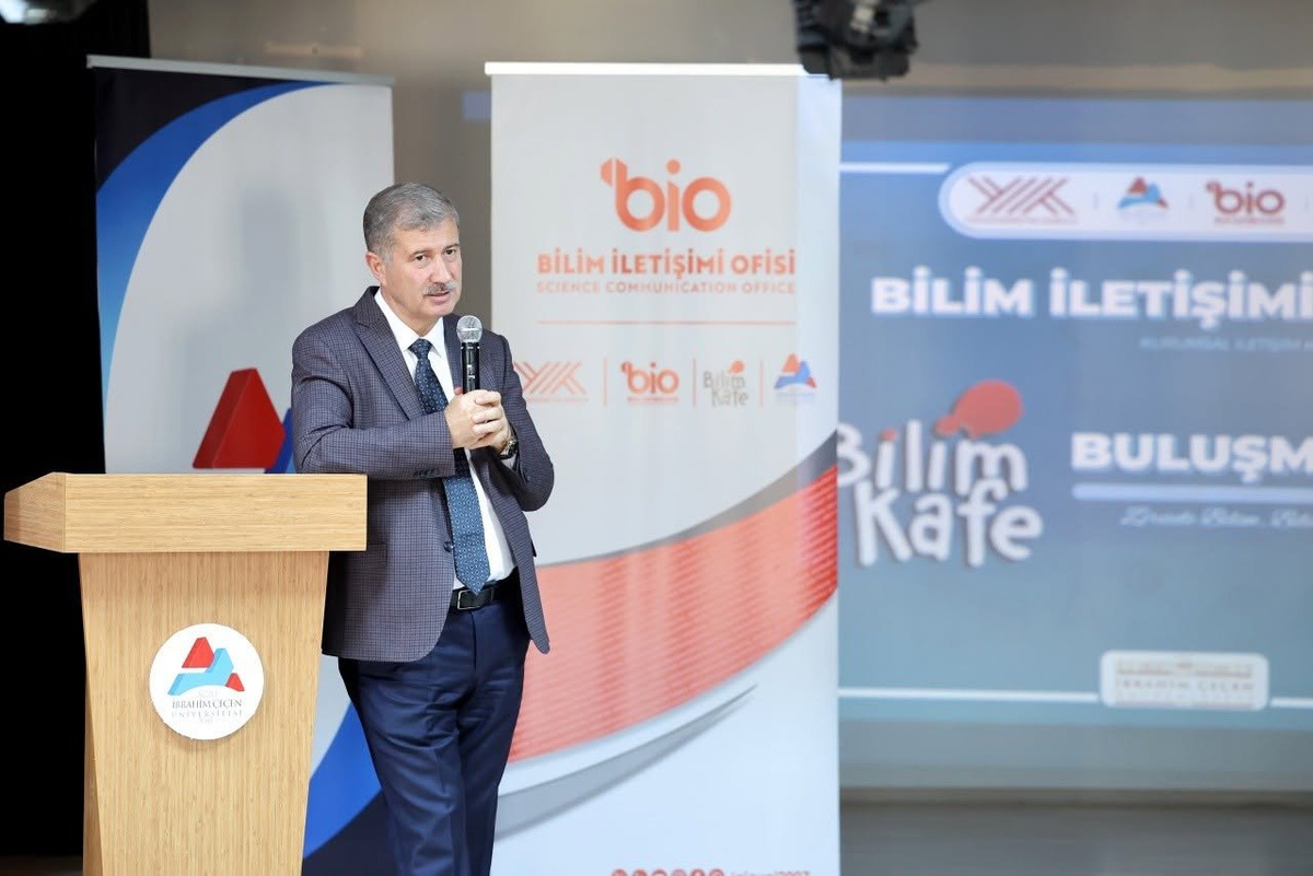 AİÇÜ Rektörü Prof. Dr. İlhami Gülçin Patnos'ta gençlere yapay zekayı anlattı