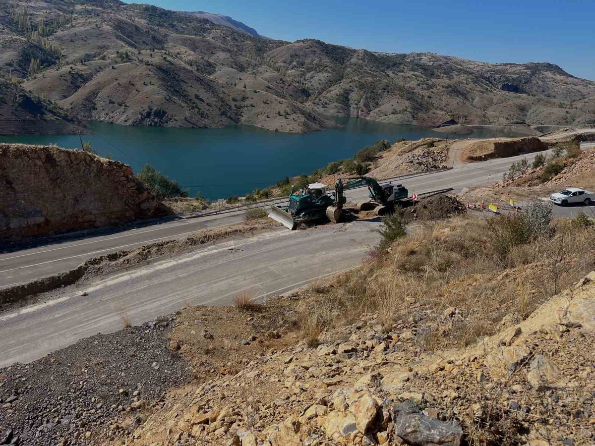 AK Parti Bozkır İlçe Başkanı ve DSİ yetkilileri altyapı ve su sorunlarını inceledi