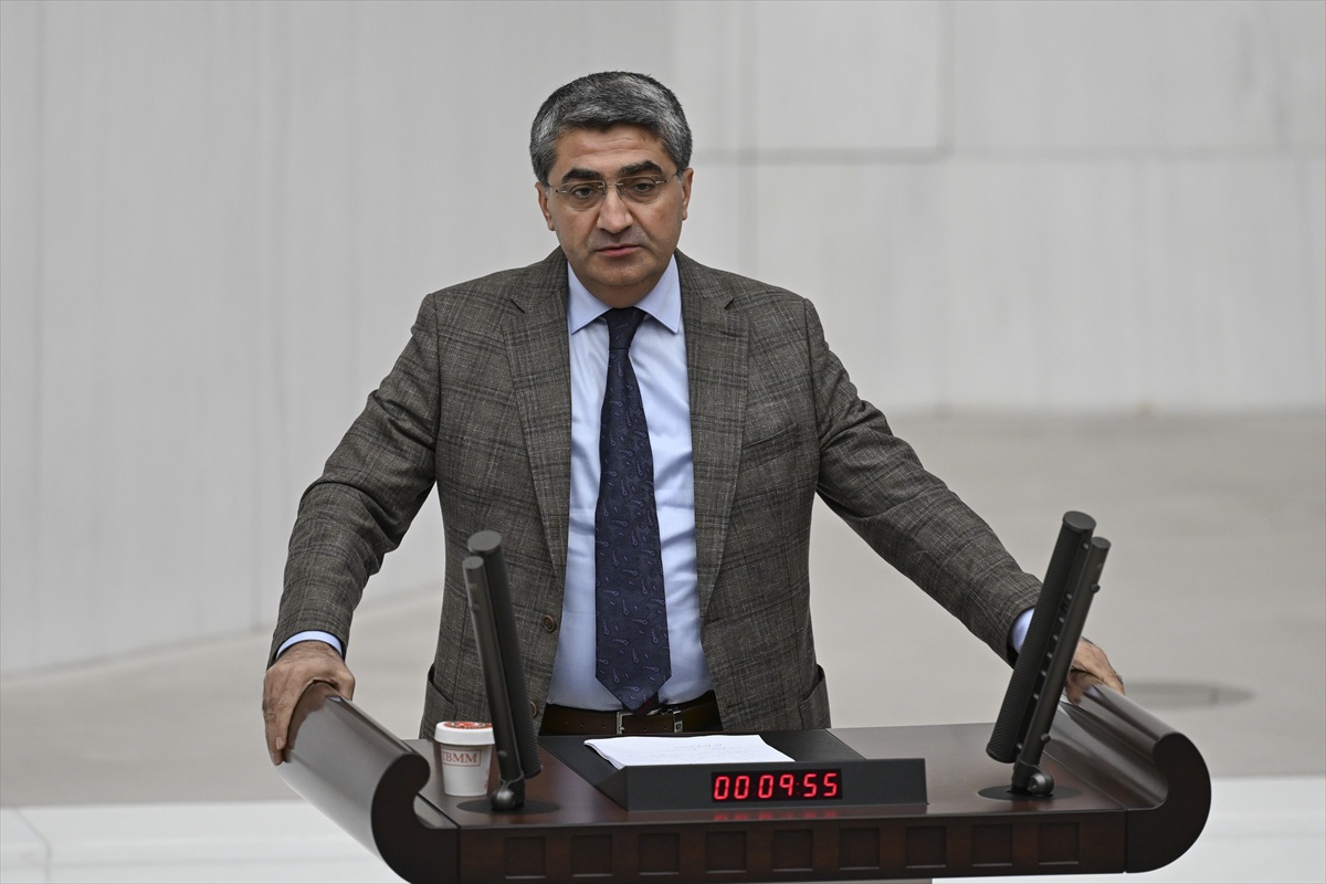 AK Partili Gül, fon soruşturmalarında yanlış yapanların peşine düşüleceğini söyledi