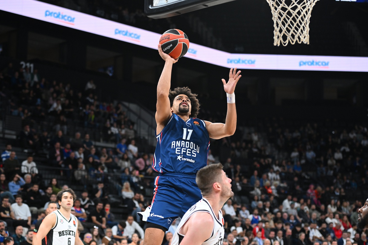 Anadolu Efes, EuroLeague derbisinde Beşiktaş'ı 89-80 mağlup etti
