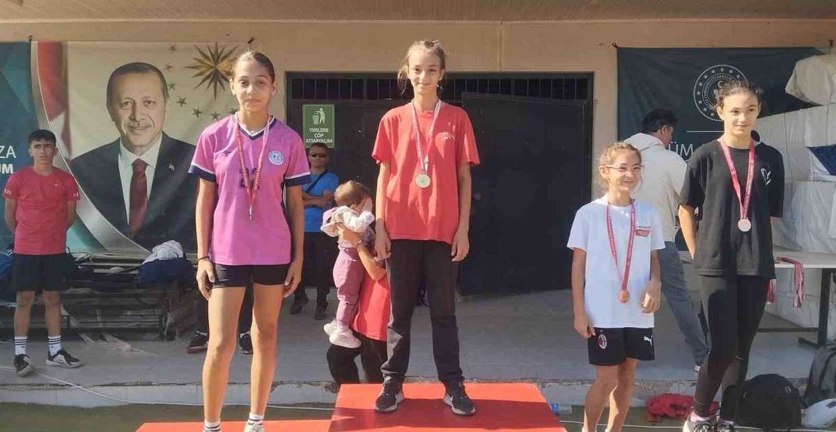 Aydınlı 4 öğrenci atletizmde bölge yarışlarına katılacak