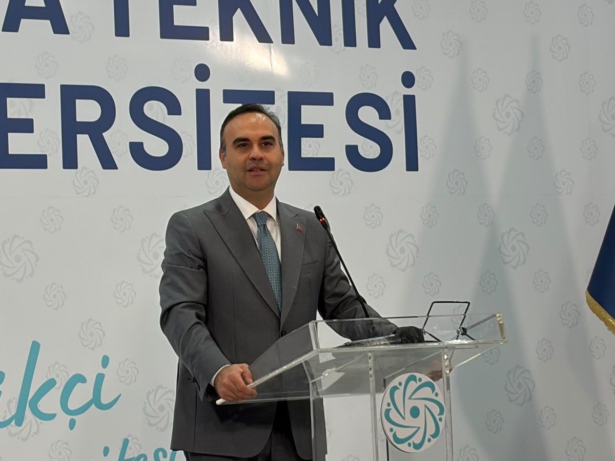 Bakan Kacır: 2027'den itibaren telefonlardaki yabancı navigasyon uygulamalarını silip yerli uygulamaya geçmeye hazırlanıyoruz