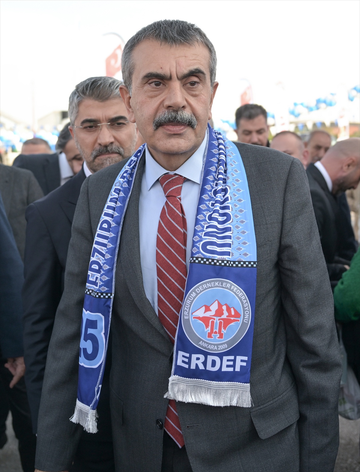 Bakan Tekin, Meta'ya çocuklara zarar gerekçesiyle açılan davalarda adım atacak