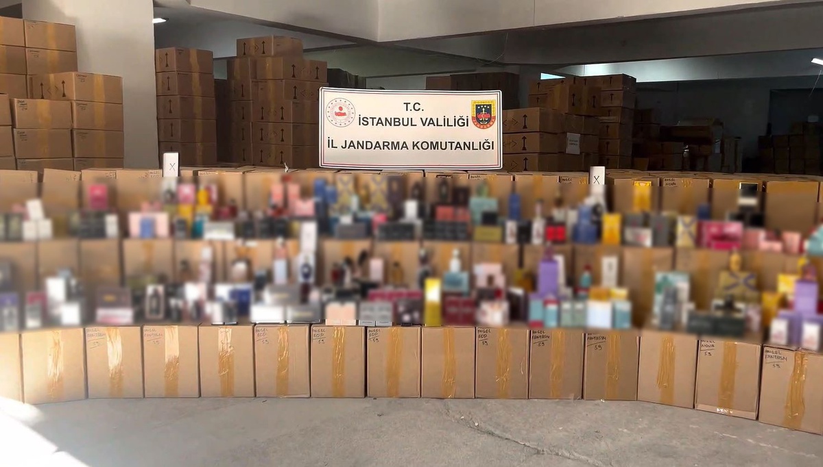 Bayrampaşa'da sahte parfüm imalathanesine baskın! Ünlü markalara ait 350 milyon TL'lik 120 bin parfüm ele geçirildi