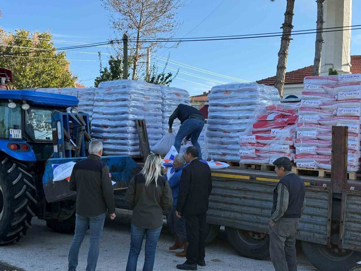Söğüt'te 51 çiftçiye yüzde 50 hibeyle 22 bin 500 kilo tohum desteği verildi
