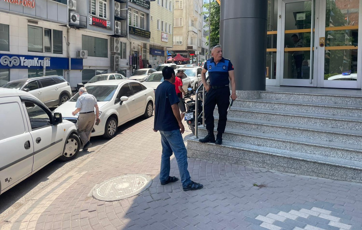 Bilecik'te 'Çocuğum hasta' deyip dergi satmaya çalıştı! Eşinin üzerine 2 araç kayıtlı çıktı