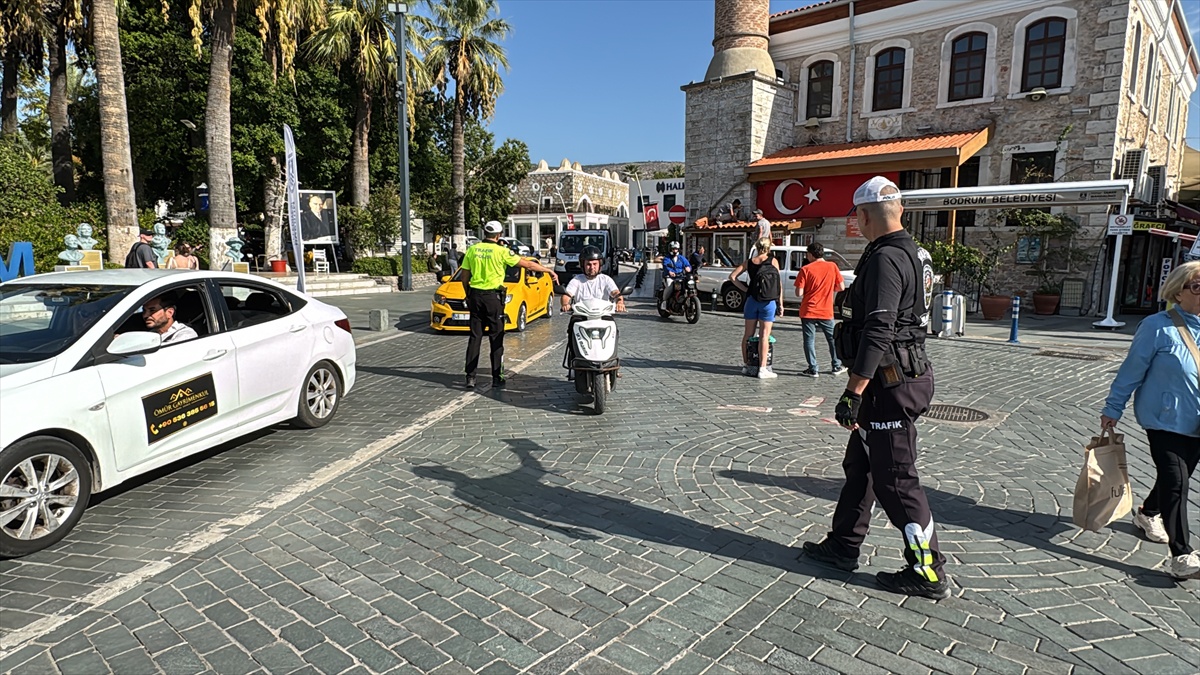 Bodrum'da 1 saatlik motosiklet denetiminde yaklaşık 500 bin lira ceza kesildi