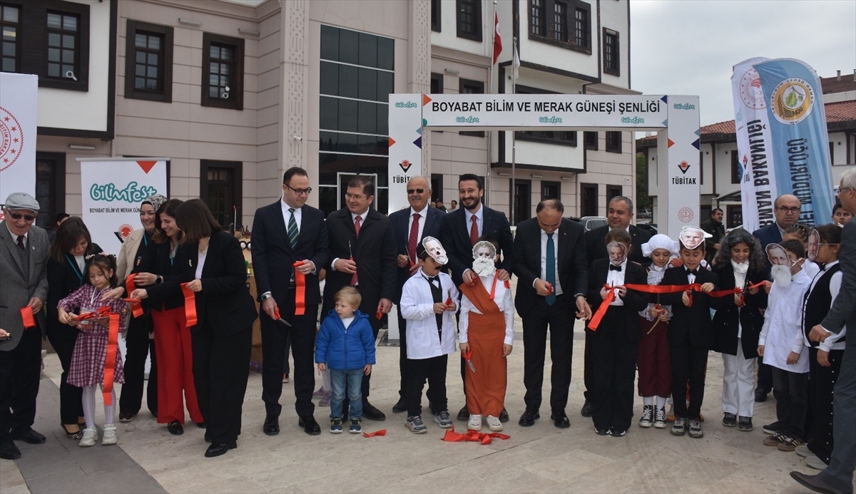 Boyabat'taki TÜBİTAK 4007 bilim şenliğinde katılımcılar deneylerle buluştu