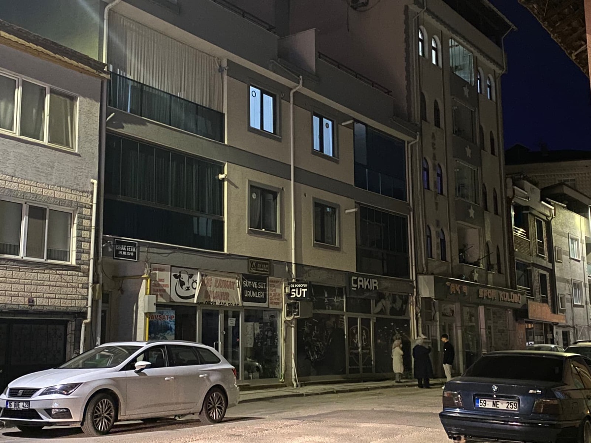 Bursa İnegöl'de 3'üncü kattaki balkondan düşen T.D. (15) ağır yaralandı