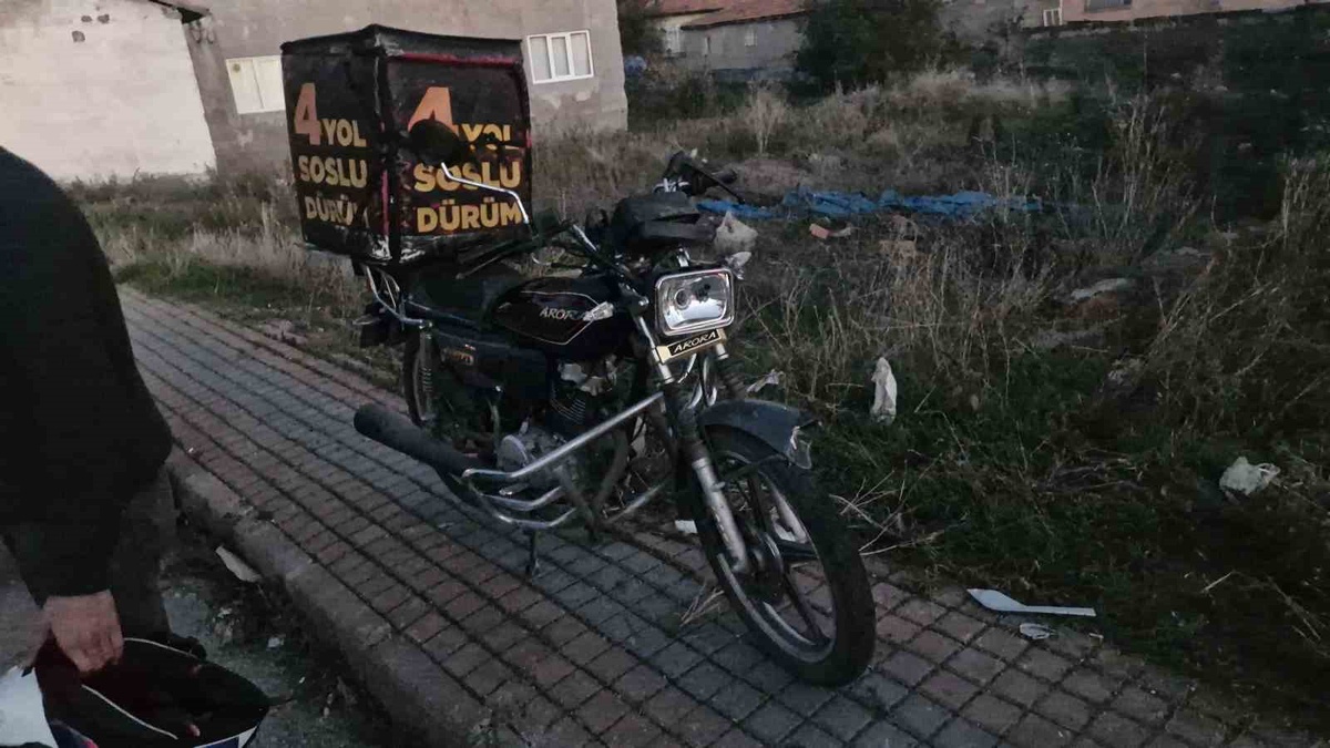 Çorum Alaca'da motosiklet ile otomobil çarpıştı, 1 kişi yaralandı