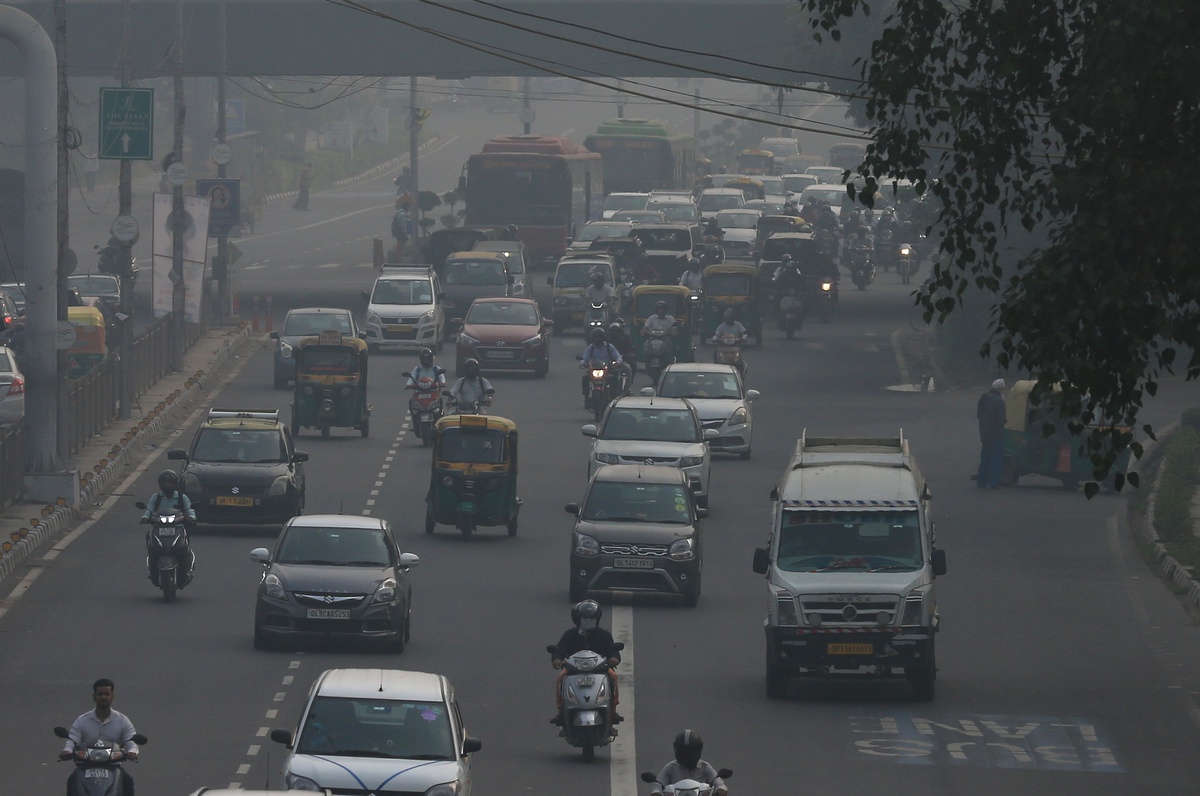 Delhi yönetimi hava kalitesi 300'e ulaşınca kömür ve dizel jeneratör yasağı getirdi