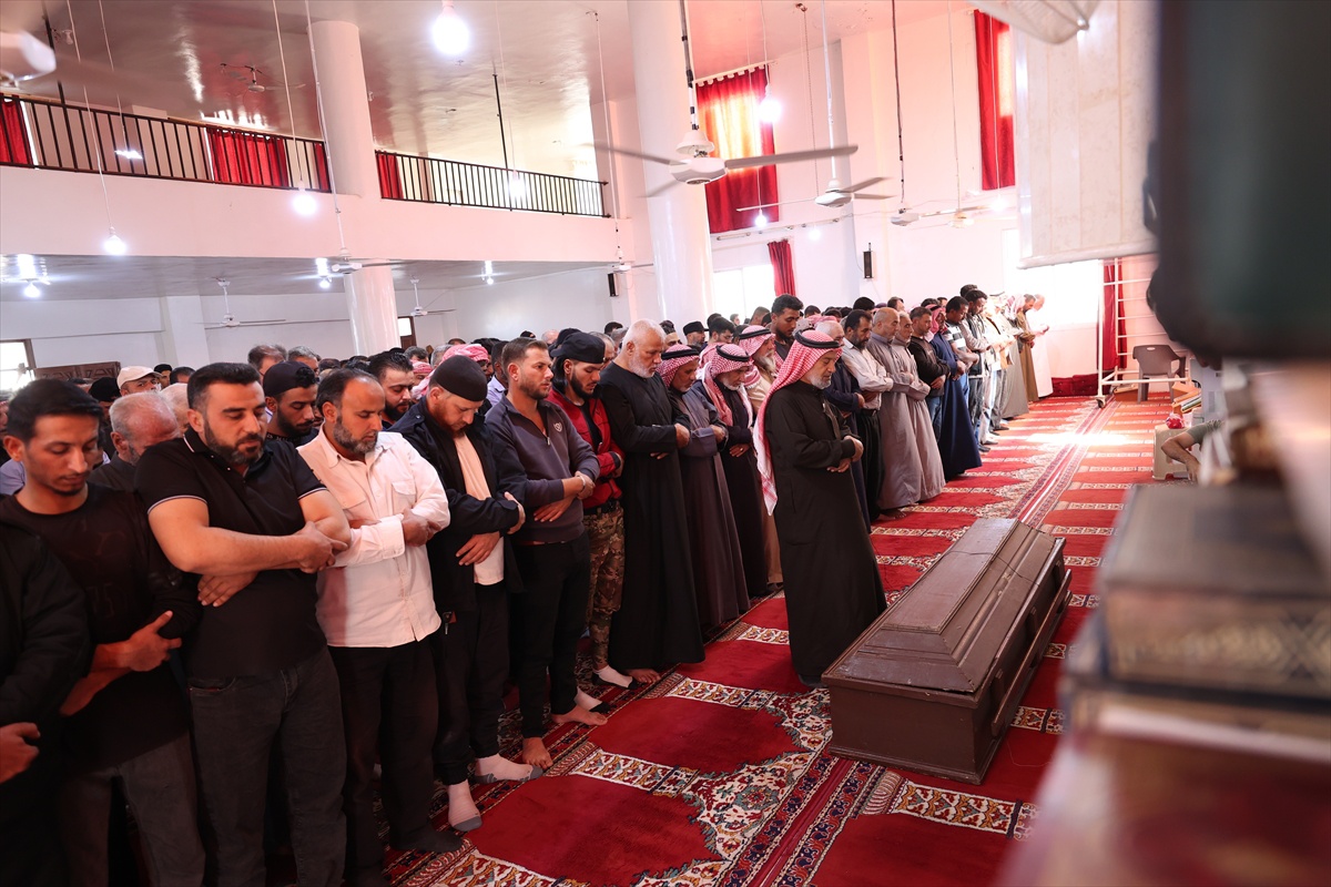 Dera'da İsrail baskınında öldürülen Down sendromlu Suriyeli toprağa verildi