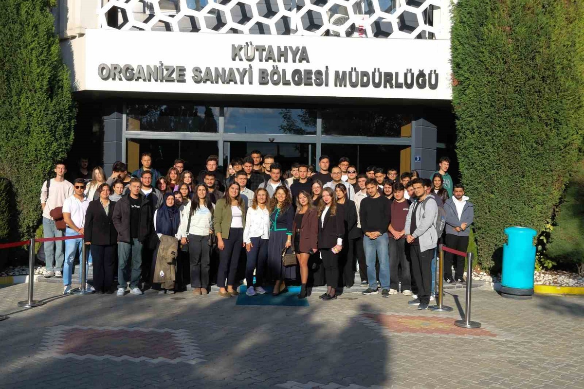 DPÜ öğrencilerine Kütahya OSB'de kariyer ve farkındalık semineri verildi