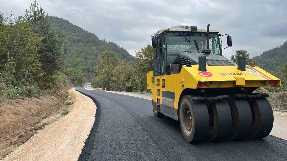 Düzce İl Meclis Başkanı Koç, Yedigöller yolunda 5 kilometre asfalt yapıldığını söyledi