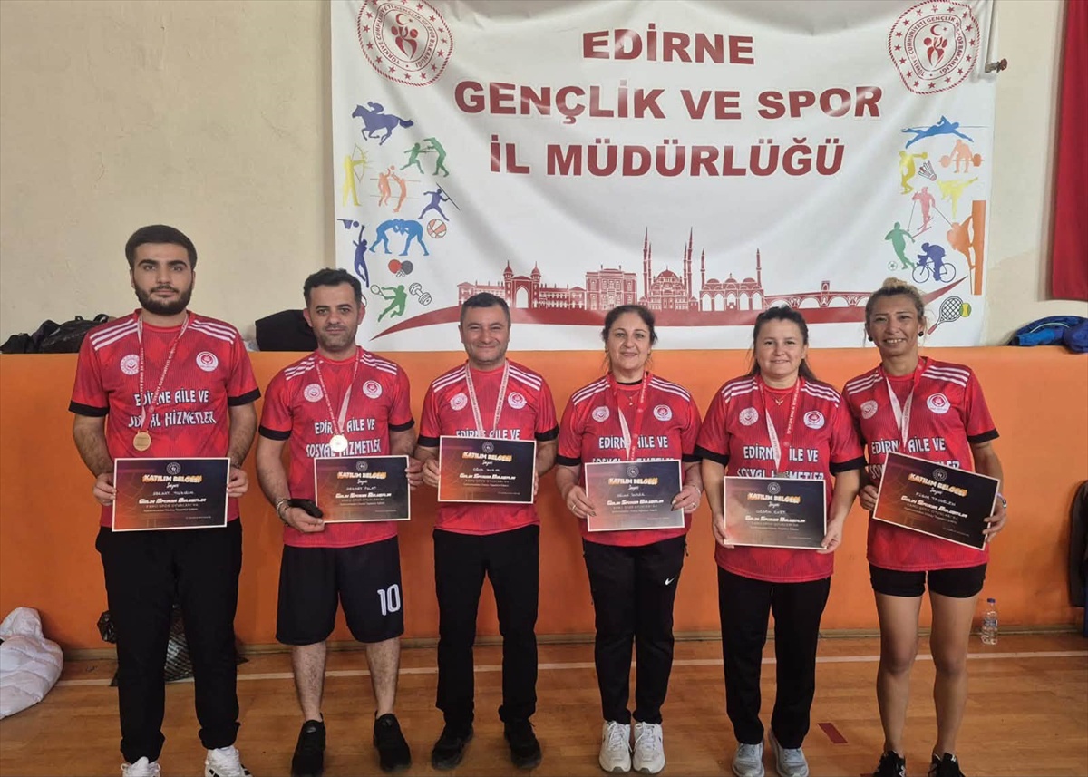 Edirne Aile ve Sosyal Hizmetler futsal takımı Kamu Spor Oyunları'nda birinci oldu