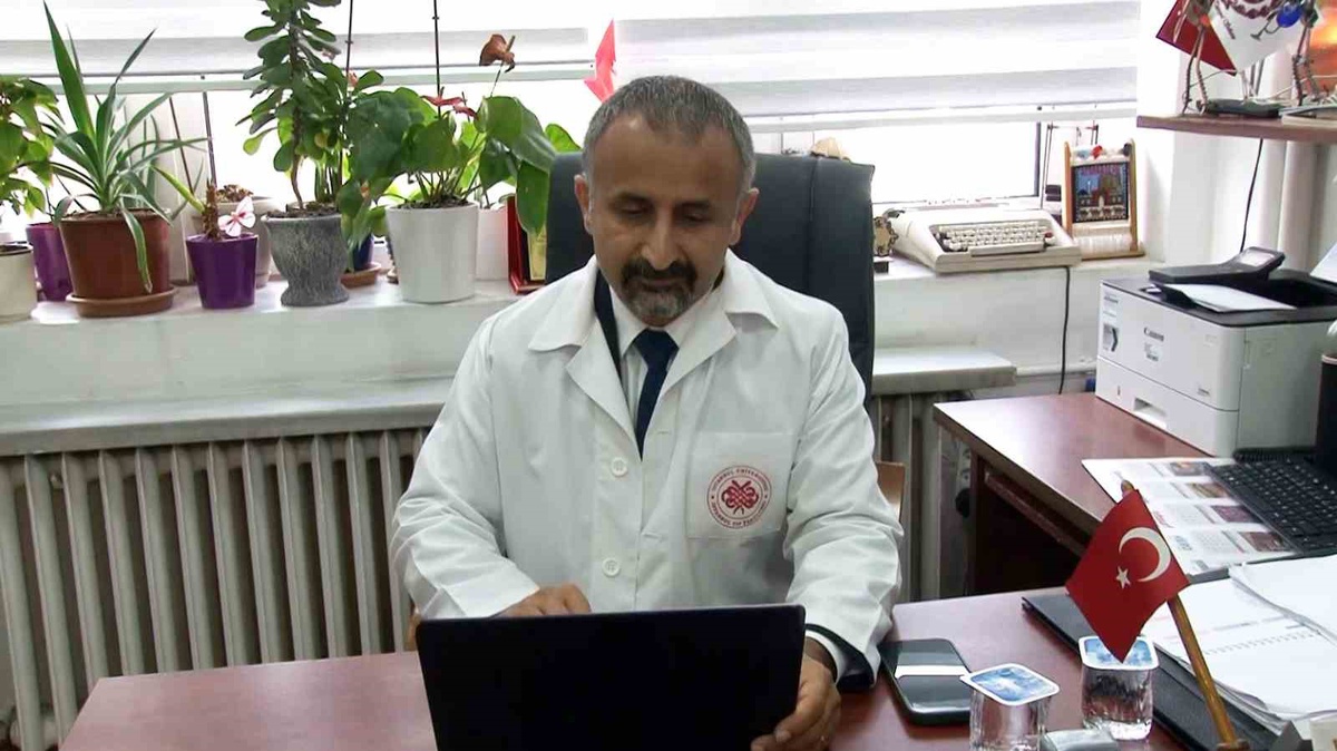 Ekran bağımlılığı çocuklarda skolyoz ve duruş bozukluğuna yol açabiliyor