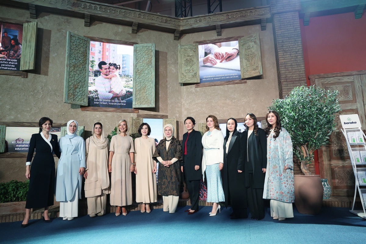 Emine Erdoğan, ‘Özbekistan’da Beşeri Sermayenin Geliştirilmesine Yönelik Reformlar’ konulu sergiyi ziyaret etti