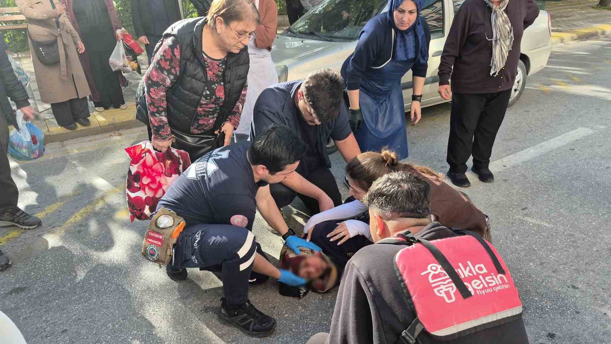 Eskişehir'de otomobilin çarptığı yaşlı kadın ESOGÜ Hastanesine kaldırıldı